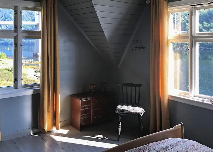 6 Person In Øystese
